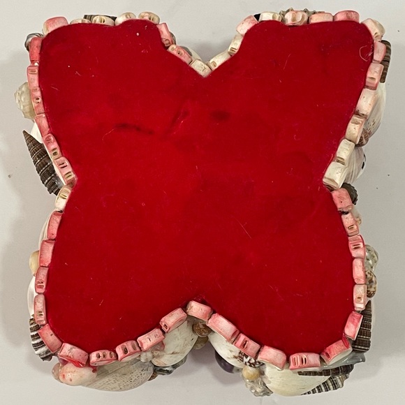 Vintage Seashell Trinket Butterfly Jewelry Box with Red Felt Interior - Picture 10 of 11